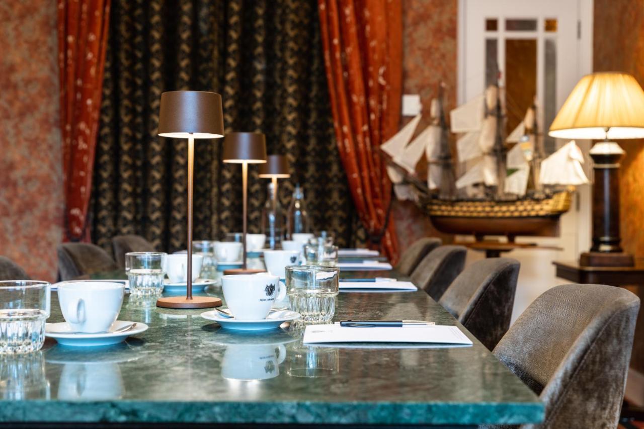 Grand Boutique Hotel-Restaurant Huis Vermeer เดเวนเตอร์ ภายนอก รูปภาพ