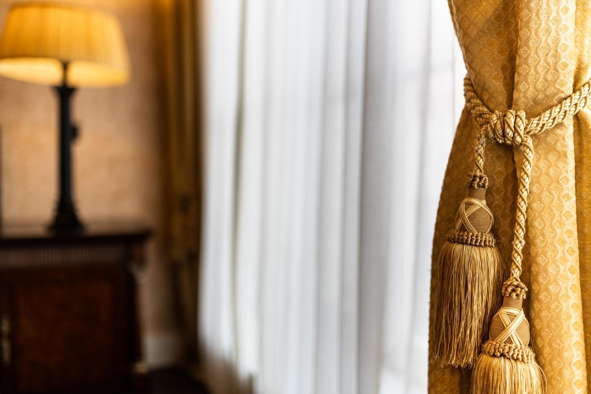 Grand Boutique Hotel-Restaurant Huis Vermeer เดเวนเตอร์ ห้อง รูปภาพ
