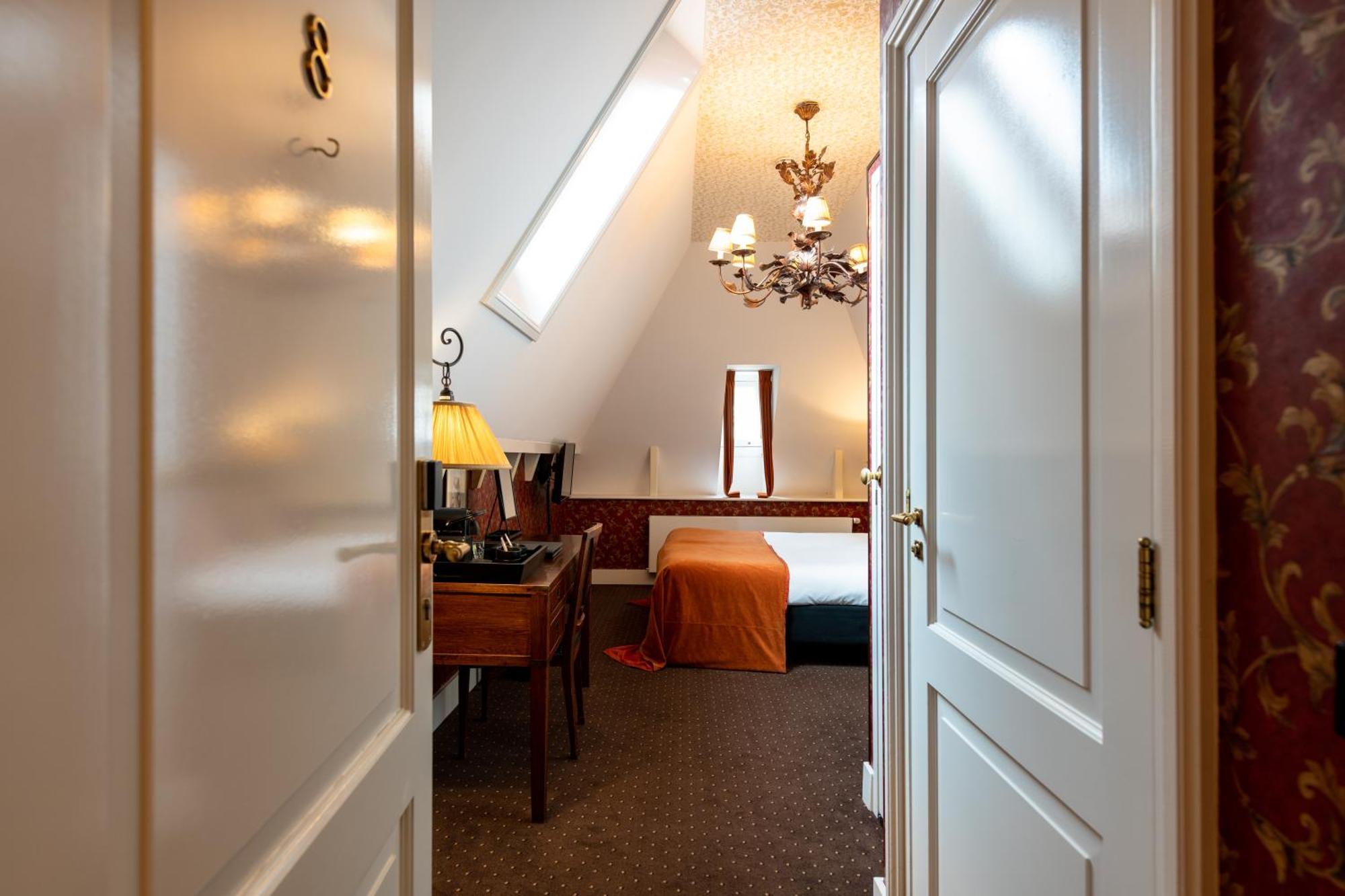 Grand Boutique Hotel-Restaurant Huis Vermeer เดเวนเตอร์ ห้อง รูปภาพ