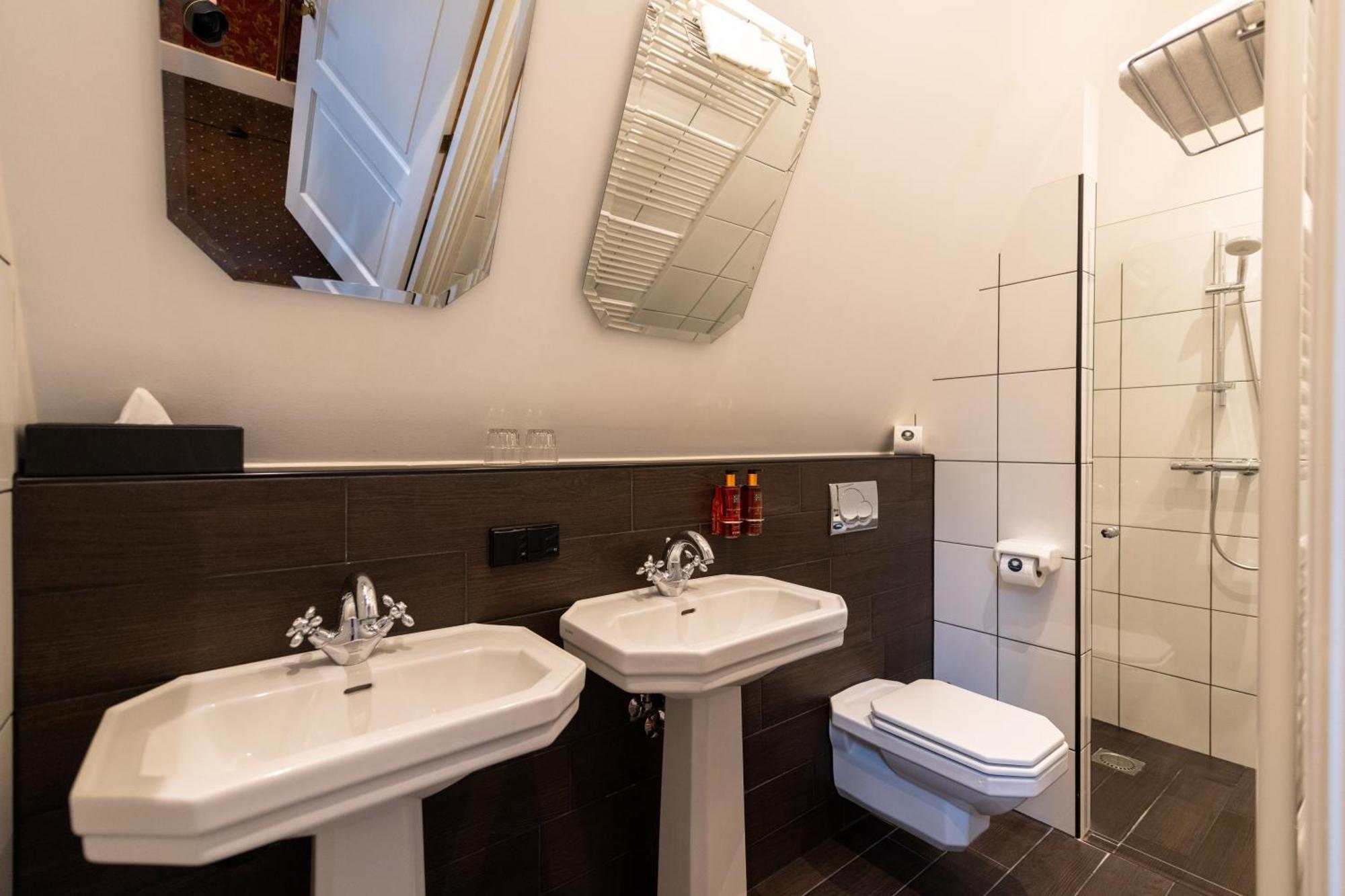 Grand Boutique Hotel-Restaurant Huis Vermeer เดเวนเตอร์ ห้อง รูปภาพ