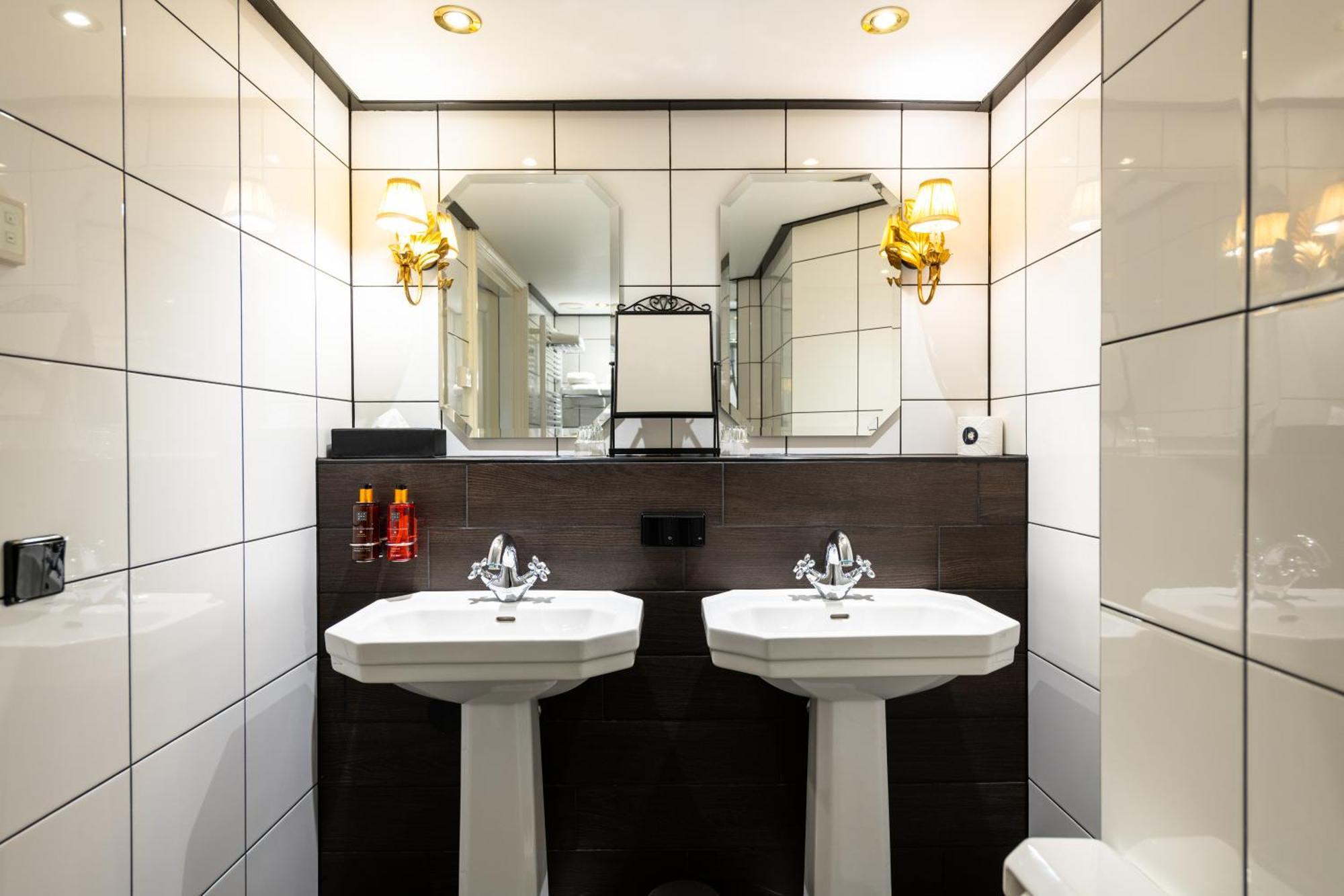Grand Boutique Hotel-Restaurant Huis Vermeer เดเวนเตอร์ ห้อง รูปภาพ