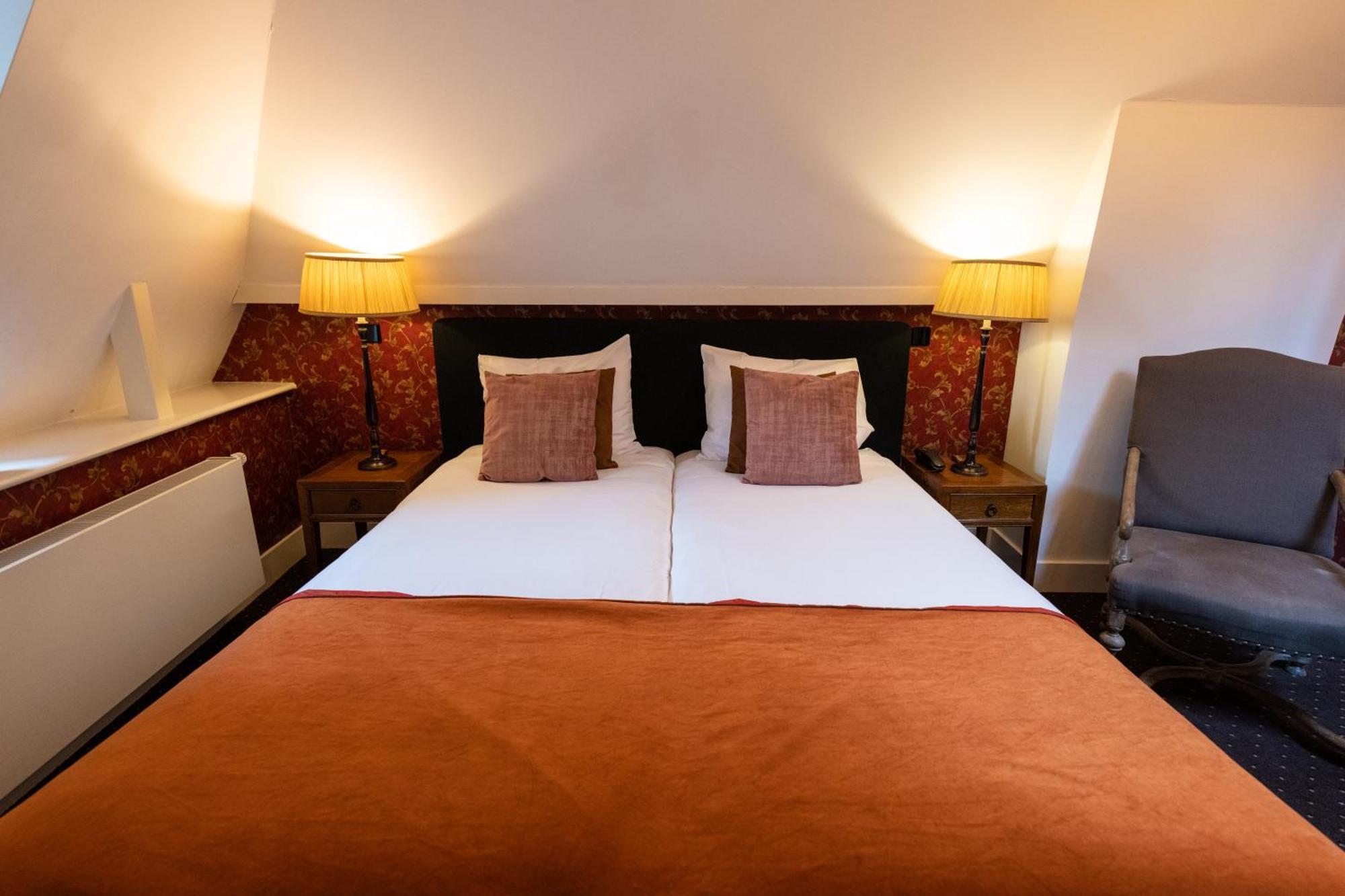 Grand Boutique Hotel-Restaurant Huis Vermeer เดเวนเตอร์ ห้อง รูปภาพ