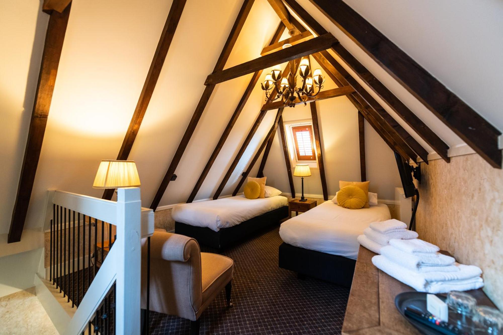 Grand Boutique Hotel-Restaurant Huis Vermeer เดเวนเตอร์ ห้อง รูปภาพ
