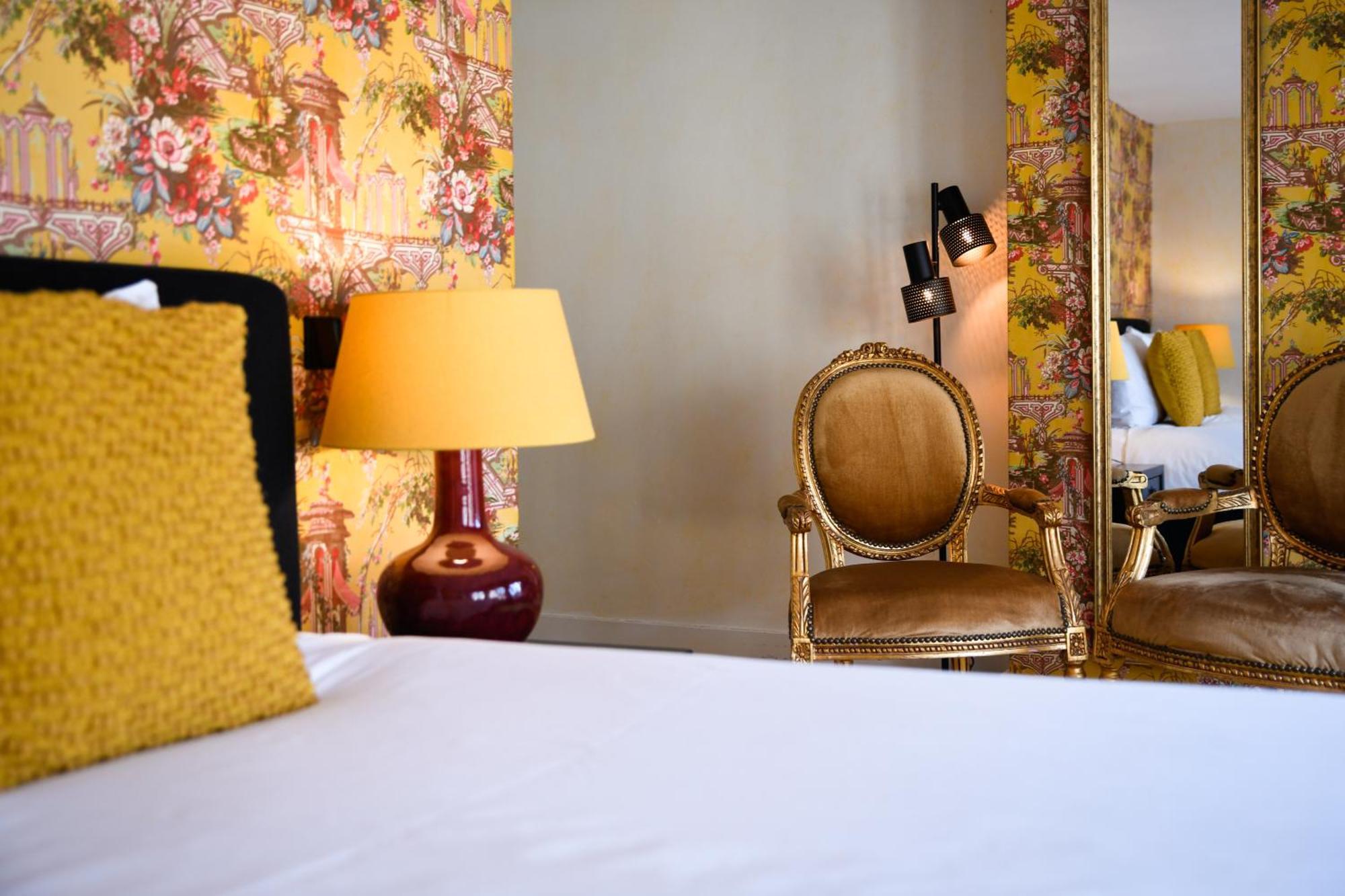 Grand Boutique Hotel-Restaurant Huis Vermeer เดเวนเตอร์ ห้อง รูปภาพ