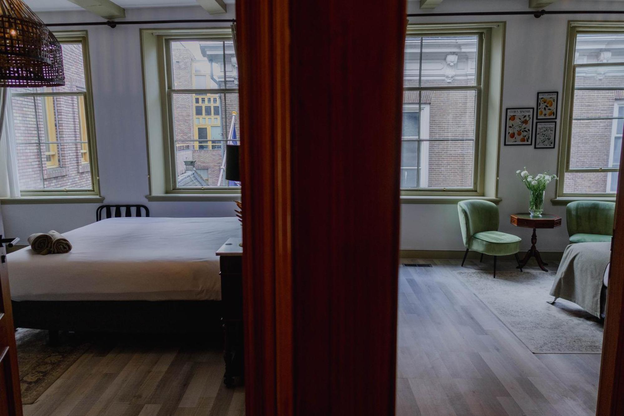 Grand Boutique Hotel-Restaurant Huis Vermeer เดเวนเตอร์ ห้อง รูปภาพ
