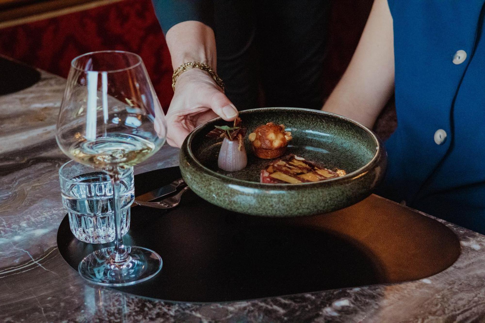 Grand Boutique Hotel-Restaurant Huis Vermeer เดเวนเตอร์ ภายนอก รูปภาพ