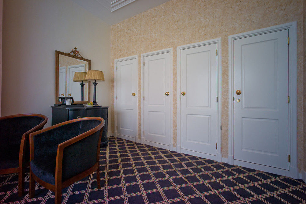 Grand Boutique Hotel-Restaurant Huis Vermeer เดเวนเตอร์ ภายนอก รูปภาพ